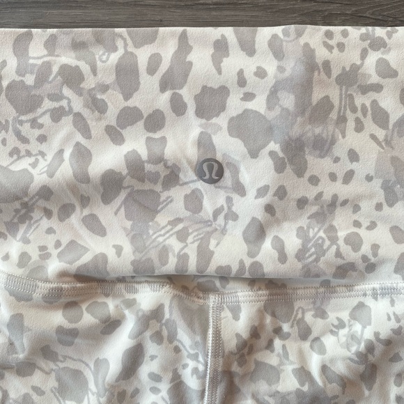 Lululemon Align Leggings size 12 25” length White/Grey Animal print - Picture 3 of 4